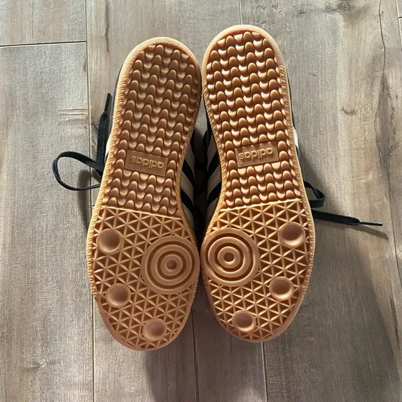 Adidas Samba OG Shoes in Core Black / Wonder White / Silver - Picture 16 of 16